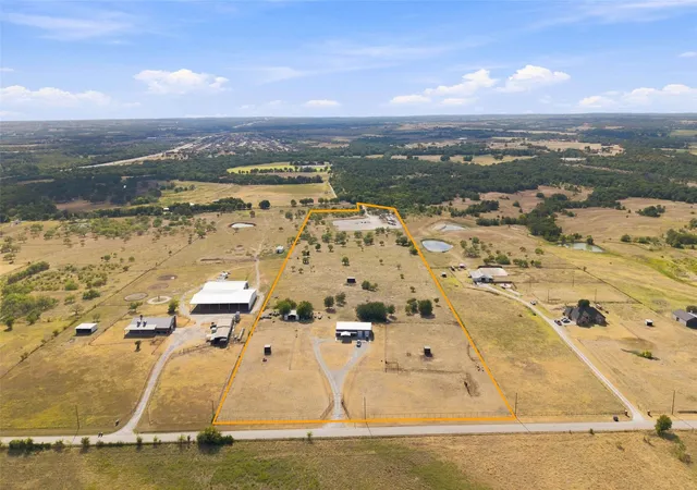 Photo 3 of Single family home for sale at 12880 N County Line Rd, Ponder, TX 76259 | MLS# 21362124 | Listing updated on 2026-08-21
