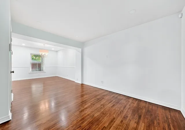 Listing Photo 4 - Condo for sale in building located at 6435 Oriole Dr, Dallas, TX 75209 - Unit #6435