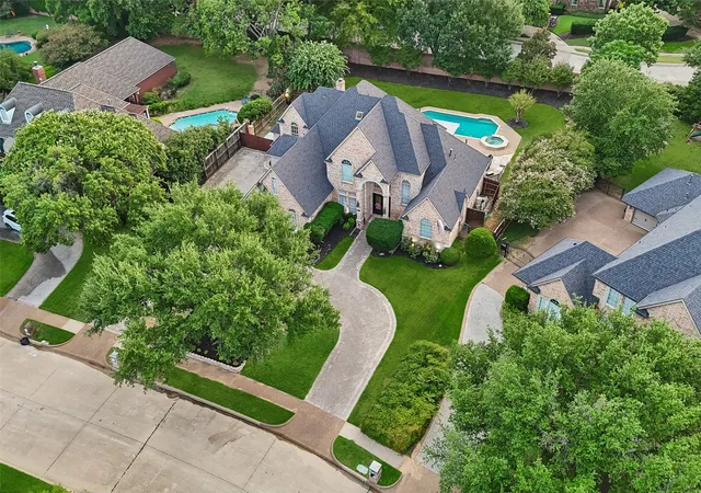 Photo 1 of Sale Pending at 7302 Belle Meade Dr, Colleyville, TX 76034 | MLS# 21365227 | Listing updated on 2026-10-01