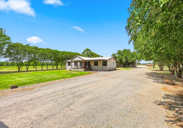 Photo 2 of Manufactured home for sale at 366 Vz County Rd 3919, Wills Point, TX 75169 | MLS# 21365334 | Listing updated on 2026-09-03
