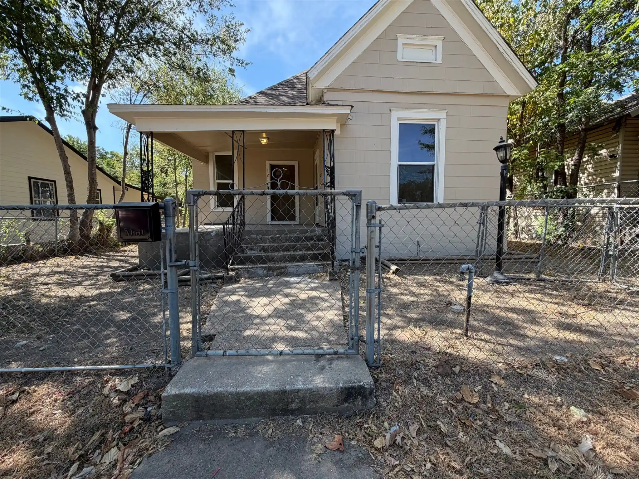 Photo 1 of Single family home for sale at 1216 Bessie St, Fort Worth, TX 76104 | MLS# 21365337 | Listing updated on 2026-10-29