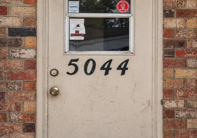 Listing Photo 5 - Condo for sale in building located at 5044 Matilda St, Dallas, TX 75206 - Unit #123