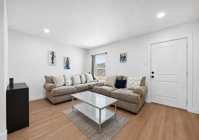 Photo 3 of Single family home for sale at 1543 Garza Ave, Dallas, TX 75216 | MLS# 21364878 | Listing updated on 2026-09-24