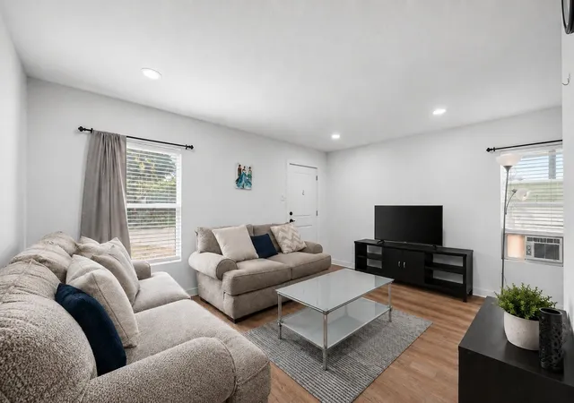Photo 4 of Single family home for sale at 1543 Garza Ave, Dallas, TX 75216 | MLS# 21364878 | Listing updated on 2026-09-24