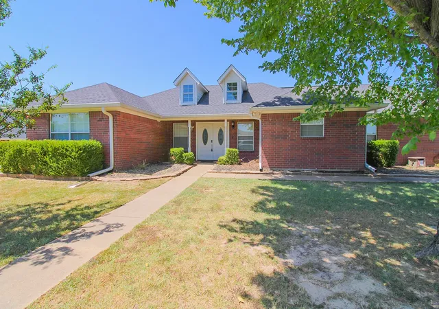 Photo 1 of Single family home for sale at 2707 Silver Spring Trl, Mount Pleasant, TX 75455 | MLS# 21365331 | Listing updated on 2026-10-01