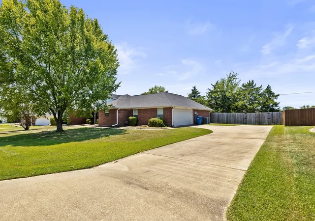 Photo 2 of Single family home for sale at 2707 Silver Spring Trl, Mount Pleasant, TX 75455 | MLS# 21365331 | Listing updated on 2026-10-01