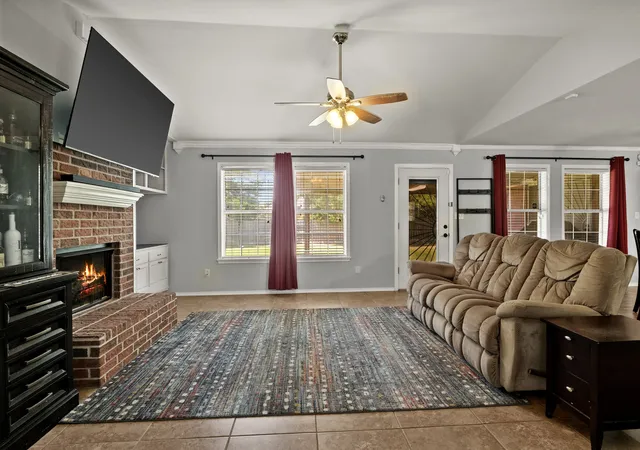 Photo 3 of Single family home for sale at 2707 Silver Spring Trl, Mount Pleasant, TX 75455 | MLS# 21365331 | Listing updated on 2026-10-01