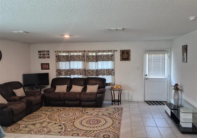Photo 4 of Single family home for sale at 1533 Woodbrook Ln, Hutchins, TX 75141 | MLS# 21365299 | Listing updated on 2026-08-21