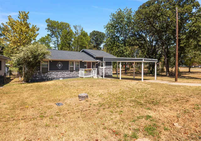 Photo 2 of Single family home for sale at 120 Memorial Dr, Gun Barrel City, TX 75156 | MLS# 21361891 | Listing updated on 2026-09-04
