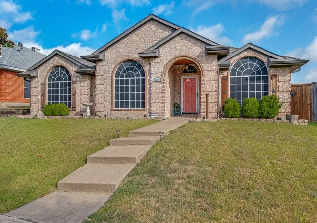 Photo 1 of Sale Pending at 2425 Waterloo Ln, Mesquite, TX 75181 | MLS# 21364116 | Listing updated on 2026-08-31