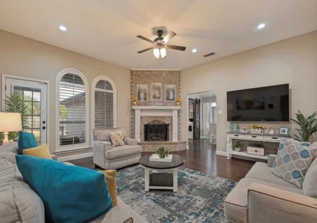 Photo 2 of Sale Pending at 2425 Waterloo Ln, Mesquite, TX 75181 | MLS# 21364116 | Listing updated on 2026-08-31
