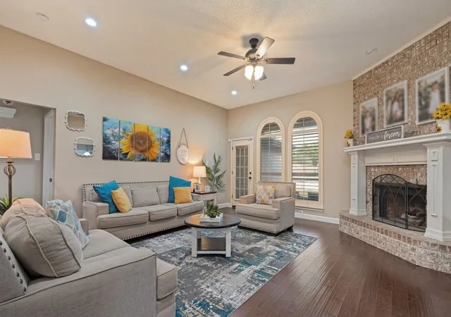Photo 3 of Sale Pending at 2425 Waterloo Ln, Mesquite, TX 75181 | MLS# 21364116 | Listing updated on 2026-08-31
