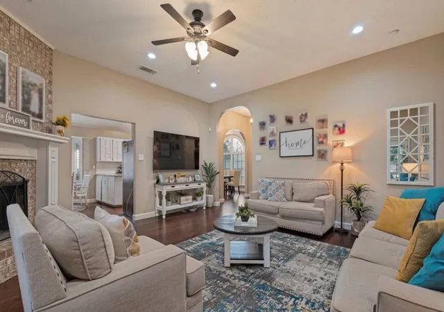 Photo 4 of Sale Pending at 2425 Waterloo Ln, Mesquite, TX 75181 | MLS# 21364116 | Listing updated on 2026-08-31
