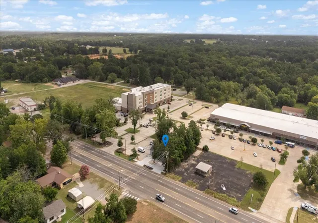 Photo 4 of Single family home for sale at 501 Main St, Lindale, TX 75771 | MLS# 21365338 | Listing updated on 2026-08-21