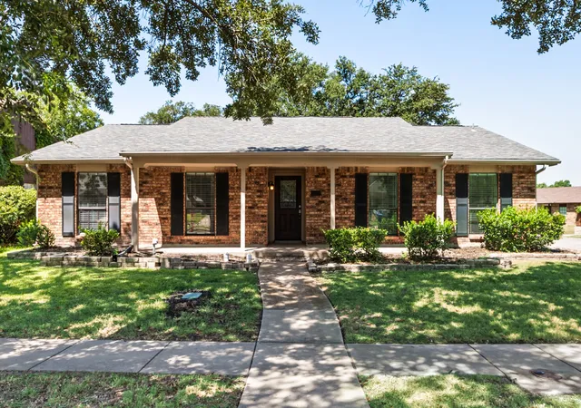 Photo 1 of Single family home for sale at 6117 Scenic Dr, Rowlett, TX 75088 | MLS# 21362411 | Listing updated on 2026-10-01