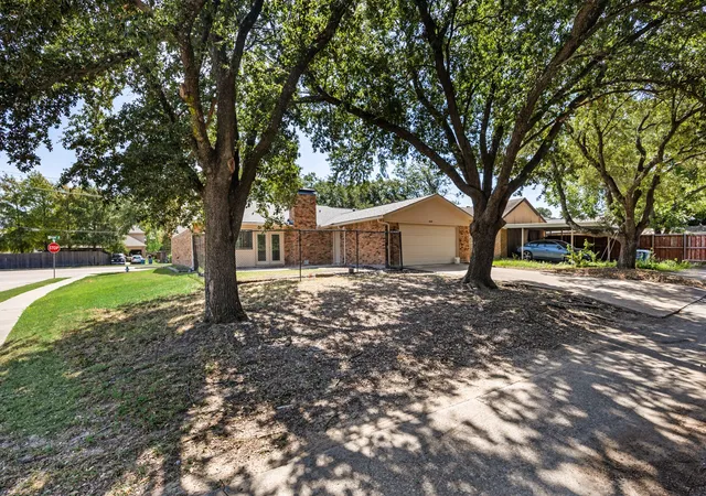 Photo 2 of Single family home for sale at 6117 Scenic Dr, Rowlett, TX 75088 | MLS# 21362411 | Listing updated on 2026-10-01