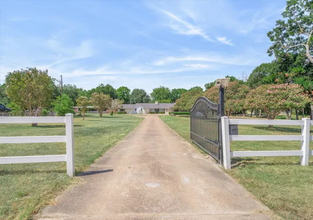 Photo 1 of Single family home for sale at 1617 E Farmers Rd, Seagoville, TX 75159 | MLS# 21364042 | Listing updated on 2026-08-30