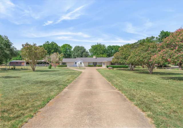 Photo 2 of Single family home for sale at 1617 E Farmers Rd, Seagoville, TX 75159 | MLS# 21364042 | Listing updated on 2026-08-30