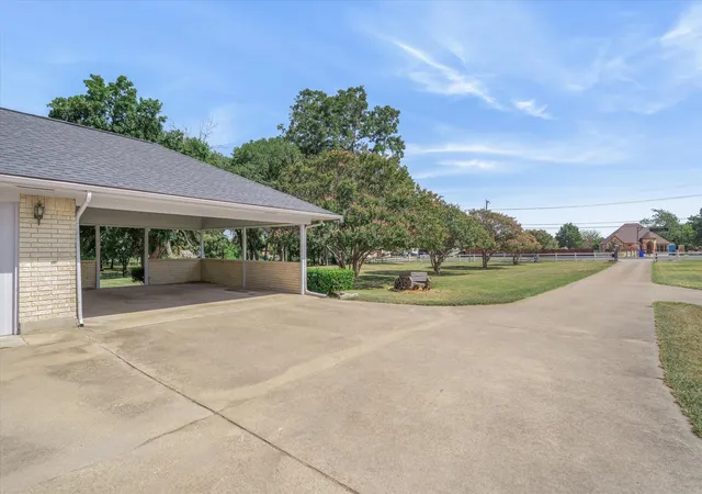 Photo 3 of Single family home for sale at 1617 E Farmers Rd, Seagoville, TX 75159 | MLS# 21364042 | Listing updated on 2026-08-30