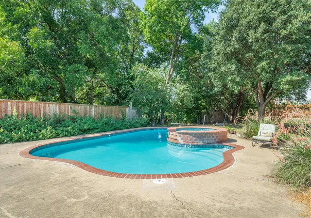 Photo 3 of Single family home for sale at 1617 E Farmers Rd, Seagoville, TX 75159 | MLS# 21364042 | Listing updated on 2026-10-01