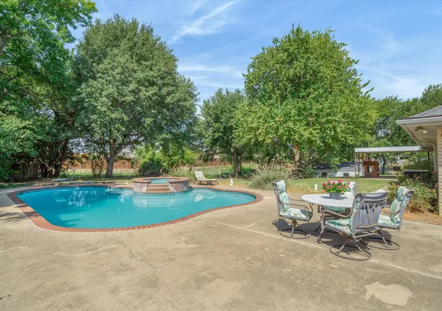 Photo 4 of Single family home for sale at 1617 E Farmers Rd, Seagoville, TX 75159 | MLS# 21364042 | Listing updated on 2026-10-01
