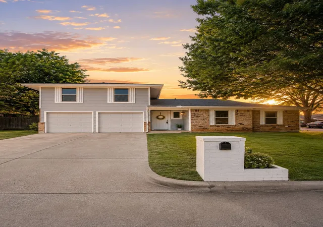 Photo 1 of Single family home for sale at 1233 Nicole Wy, Burleson, TX 76028 | MLS# 21365437 | Listing updated on 2026-10-08