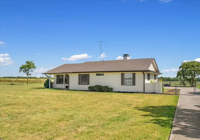 Photo 2 of Single family home for sale at 368 Fm 1566 E, Greenville, TX 75401 | MLS# 21365424 | Listing updated on 2026-08-24