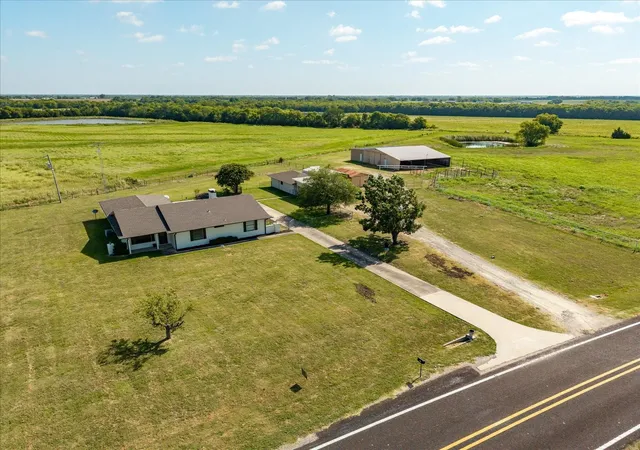 Photo 3 of Single family home for sale at 368 Fm 1566 E, Greenville, TX 75401 | MLS# 21365424 | Listing updated on 2026-08-24