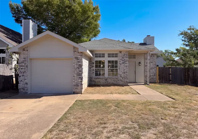 Photo 1 of Single family home for sale at 5624 Shady Springs Trl, Fort Worth, TX 76179 | MLS# 21365461 | Listing updated on 2026-10-09