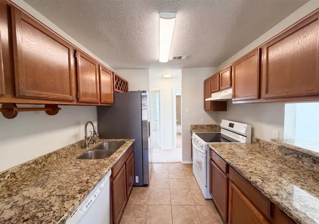 Photo 2 of Single family home for sale at 5624 Shady Springs Trl, Fort Worth, TX 76179 | MLS# 21365461 | Listing updated on 2026-10-09