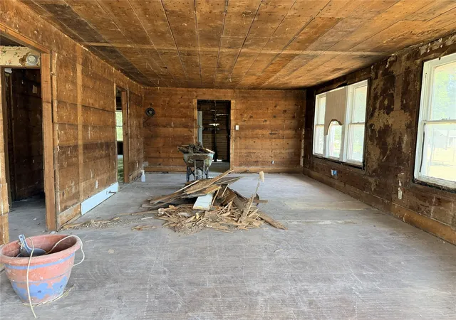 Photo 2 of Single family home for sale at 304 E 1st Ave, Corsicana, TX 75110 | MLS# 21364492 | Listing updated on 2026-08-21