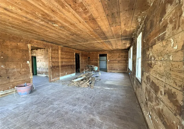 Photo 2 of Single family home for sale at 304 E 1St Ave, Corsicana, TX 75110 | MLS# 21364492 | Listing updated on 2026-08-21