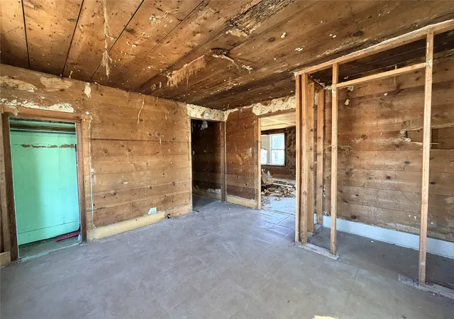Photo 4 of Single family home for sale at 304 E 1St Ave, Corsicana, TX 75110 | MLS# 21364492 | Listing updated on 2026-08-21