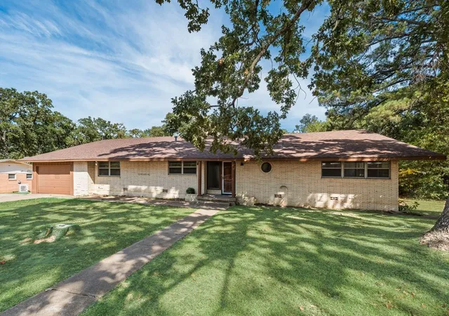 Photo 1 of Single family home for sale at 1720 Lazy U Dr, Canton, TX 75103 | MLS# 21361501 | Listing updated on 2026-09-29