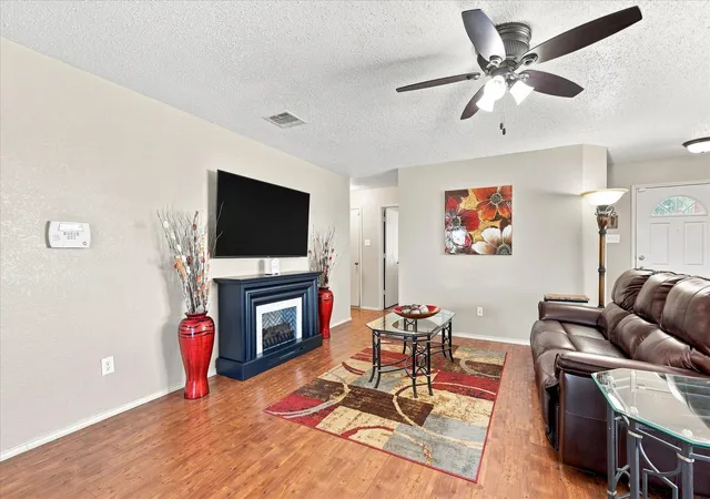 Photo 3 of Sale Pending at 2036 Moonlight Trl, Heartland, TX 75126 | MLS# 21363451 | Listing updated on 2026-09-16