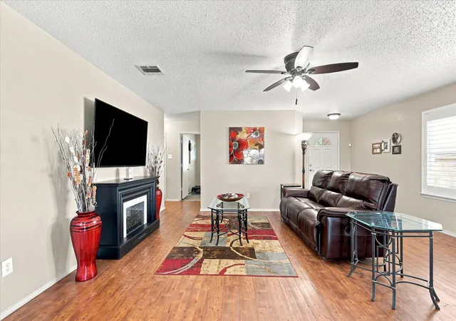 Photo 4 of Sale Pending at 2036 Moonlight Trl, Heartland, TX 75126 | MLS# 21363451 | Listing updated on 2026-09-16