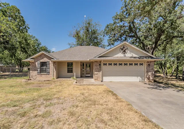Photo 3 of Single family home for sale at 115 Pleasant Oaks Ln, Springtown, TX 76082 | MLS# 21365520 | Listing updated on 2026-09-26
