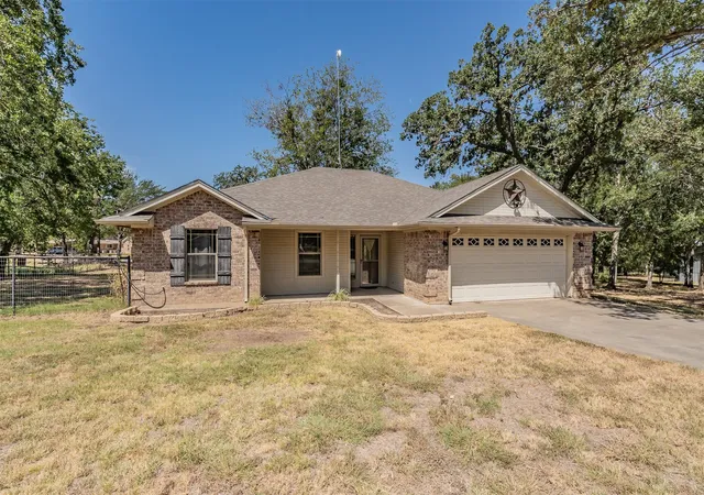 Photo 3 of Single family home for sale at 115 Pleasant Oaks Ln, Springtown, TX 76082 | MLS# 21365520 | Listing updated on 2026-09-26