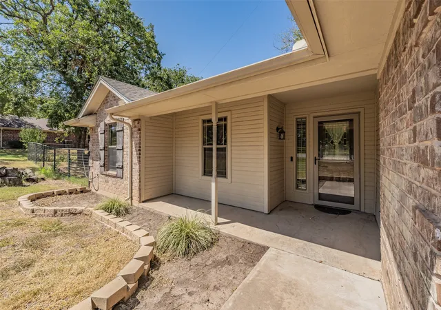 Photo 4 of Single family home for sale at 115 Pleasant Oaks Ln, Springtown, TX 76082 | MLS# 21365520 | Listing updated on 2026-09-26