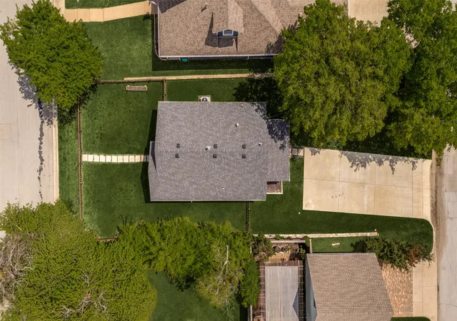 Photo 4 of Land for sale at 612 E Wall St, Grapevine, TX 76051 | MLS# 21365412 | Listing updated on 2026-08-31