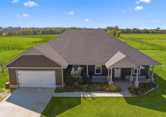 Photo 3 of Single family home for sale at 431 Advance Rd, Weatherford, TX 76088 | MLS# 21365442 | Listing updated on 2026-08-24