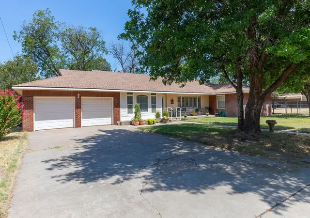 Photo 2 of Single family home for sale at 400 3rd St, Knox City, TX 79529 | MLS# 21365537 | Listing updated on 2026-08-26
