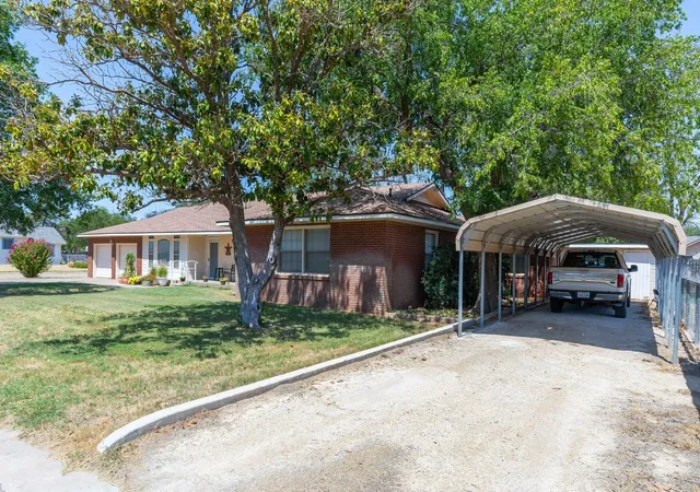 Photo 3 of Single family home for sale at 400 3rd St, Knox City, TX 79529 | MLS# 21365537 | Listing updated on 2026-08-26
