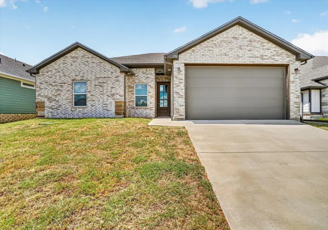 Photo 1 of Single family home for sale at 2706 San Gabriel Dr, Granbury, TX 76048 | MLS# 21365515 | Listing updated on 2026-09-18