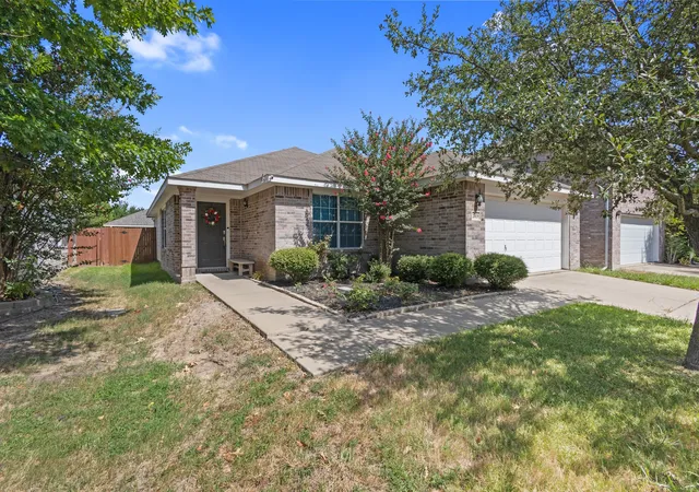 Photo 1 of Single family home for sale at 2019 Kingsbridge Dr, Heartland, TX 75126 | MLS# 21365519 | Listing updated on 2026-09-30