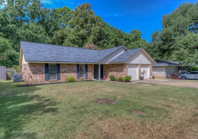 Photo 2 of Sale Pending at 3605 Willow Wisp Cir, Haughton, LA 71037 | MLS# 21365505 | Listing updated on 2026-08-23