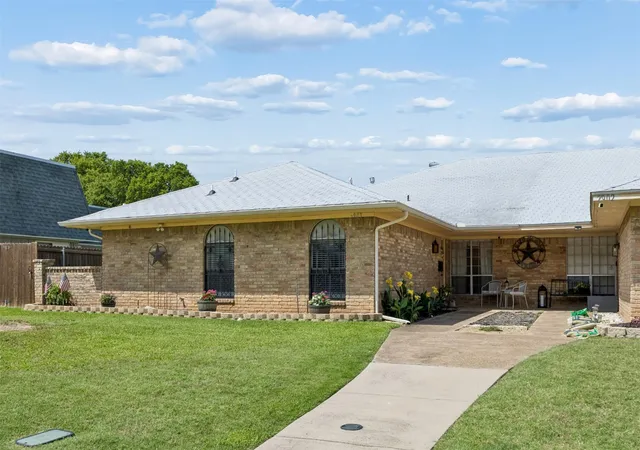 Photo 1 of Single family home for sale at 2903 Country Pl Ct, Carrollton, TX 75006 | MLS# 21364751 | Listing updated on 2026-08-21