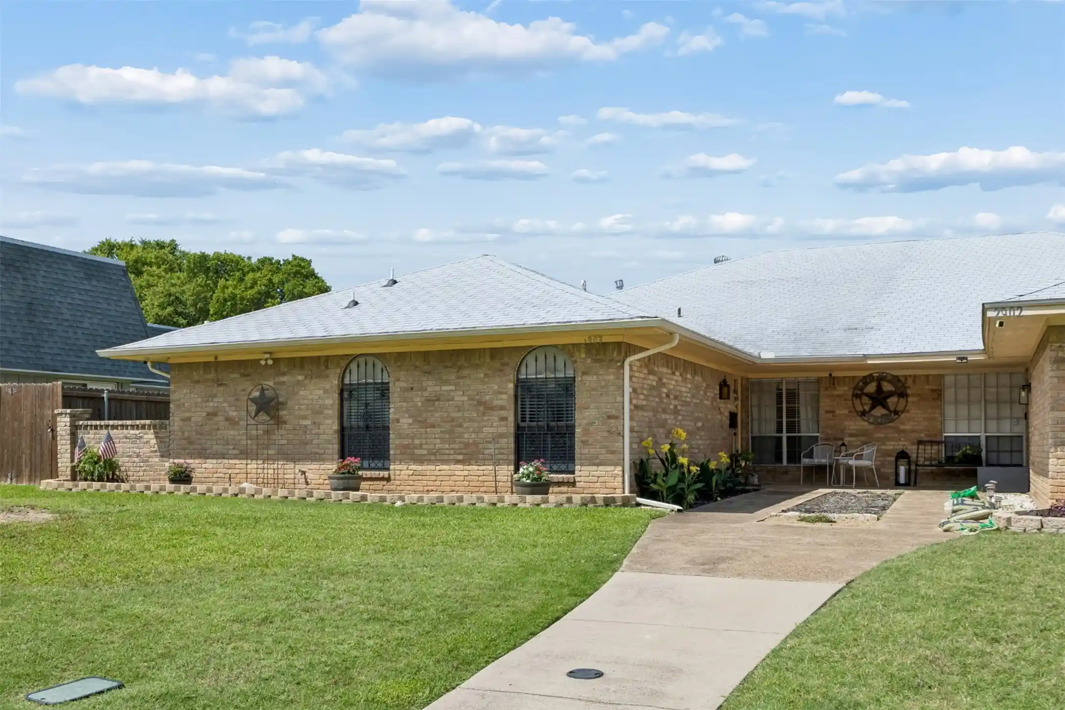 Photo 1 of Single family home for sale at 2903 Country Pl Ct, Carrollton, TX 75006 | MLS# 21364751 | Listing updated on 2026-10-11