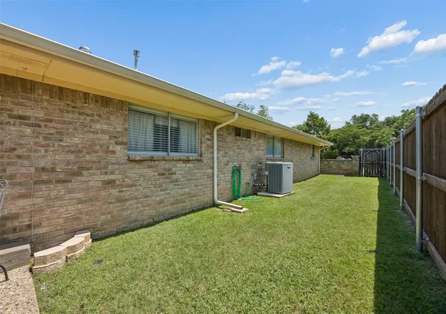 Photo 21 of Single family home for sale at 2903 Country Pl Ct, Carrollton, TX 75006 | MLS# 21364751 | Listing updated on 2026-09-27