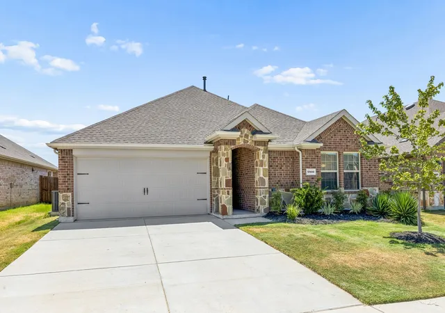 Photo 2 of Single family home for sale at 9900 Tinsley St, Aubrey, TX 76227 | MLS# 21365319 | Listing updated on 2026-08-21